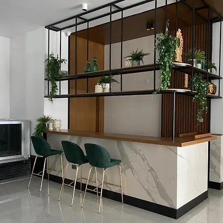 酒店 Courtyard Long 3*