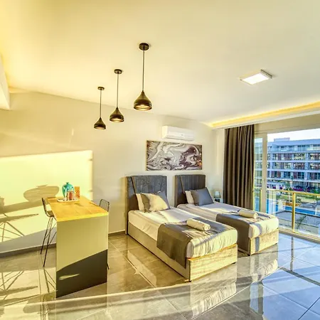 Courtyard Long فندق 3*