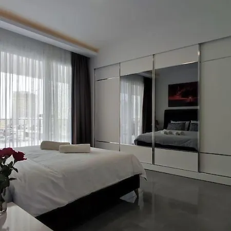 Courtyard Long 酒店