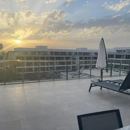 Courtyard Long