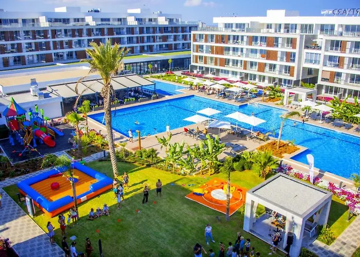 Hotel Courtyard Long 3*