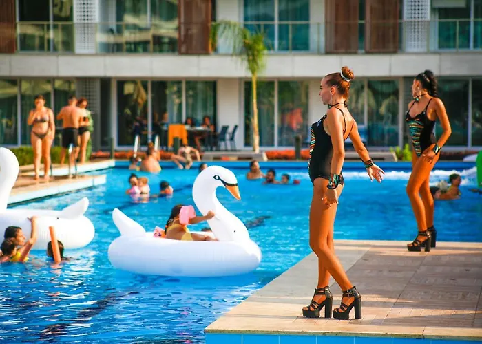 Courtyard Long Hotel 3*