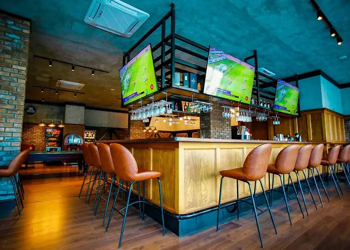 Hotel Courtyard Long