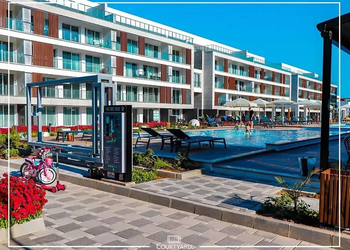 Courtyard Long Hotel