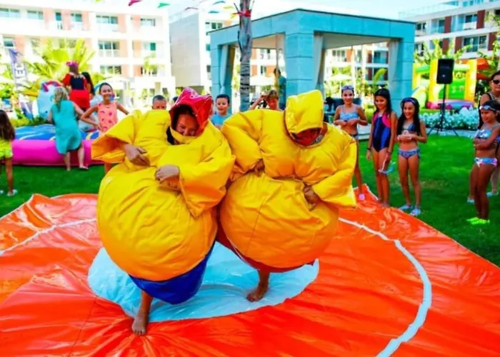 Hotel Courtyard Long