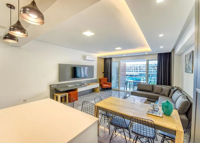 Courtyard Long Hotel