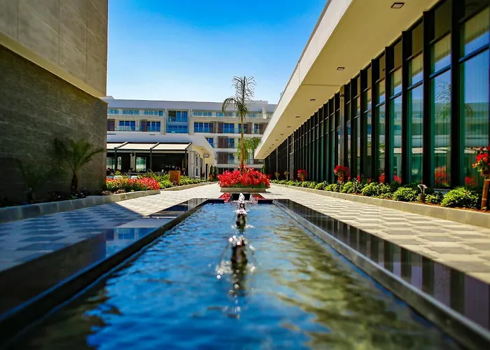 Hotel Courtyard Long