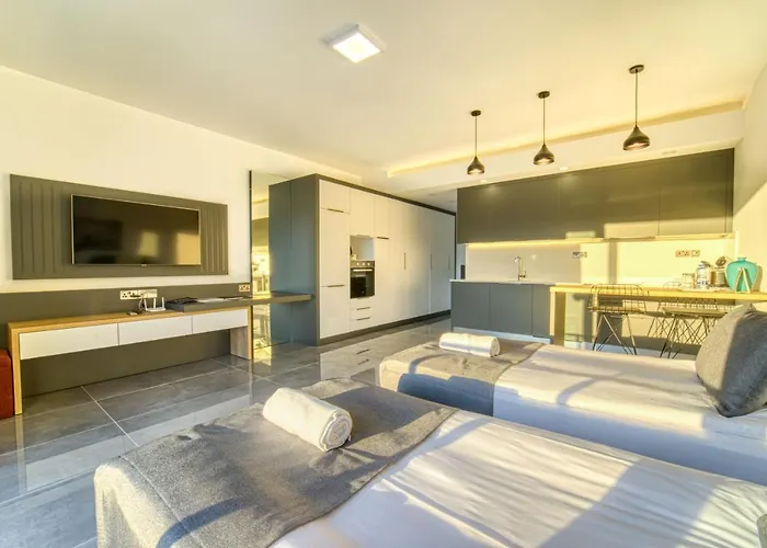 Hotel Courtyard Long