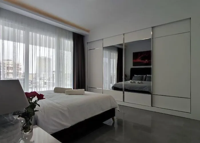 Courtyard Long Hotel