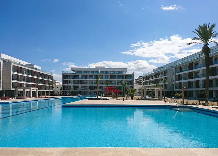 Courtyard Long Hotel