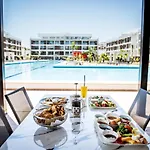 Courtyard Long 3*