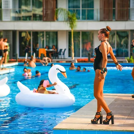 Courtyard Long Отель 3*