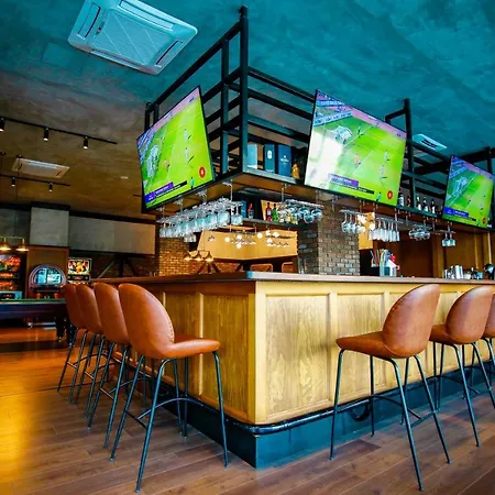 Hotel Courtyard Long