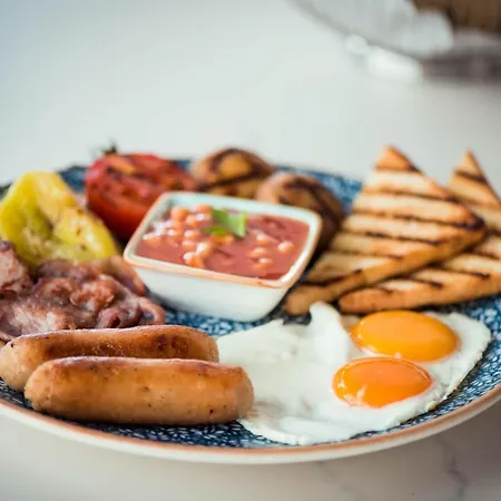 Отель Courtyard Long