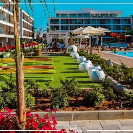 Courtyard Long Hotel 3*