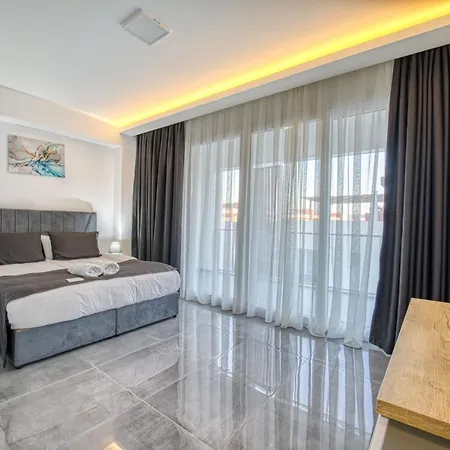 Hotel Courtyard Long