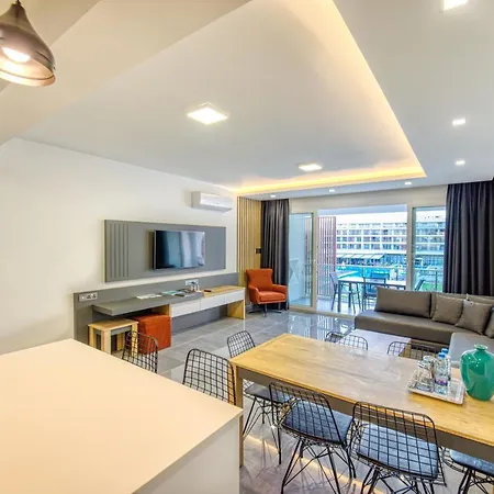 Courtyard Long Отель