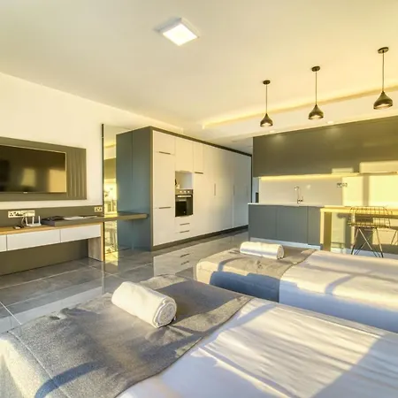 Отель Courtyard Long