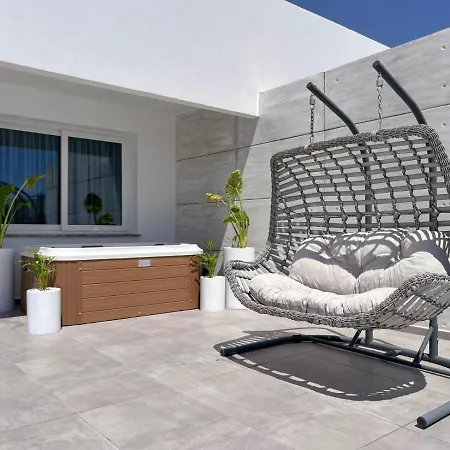 Отель Courtyard Long 3*