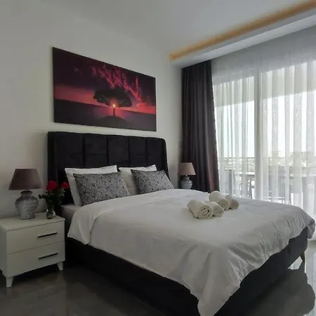 Ξενοδοχείο Courtyard Long 3*
