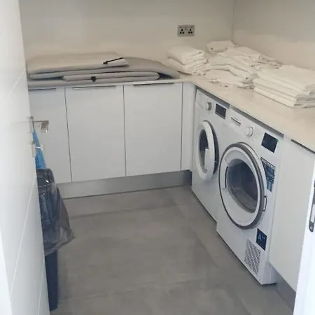 Отель Courtyard Long 3*