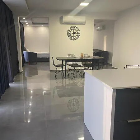 Courtyard Long