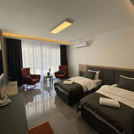 Courtyard Long Отель