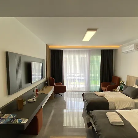 Hotel Courtyard Long 3*