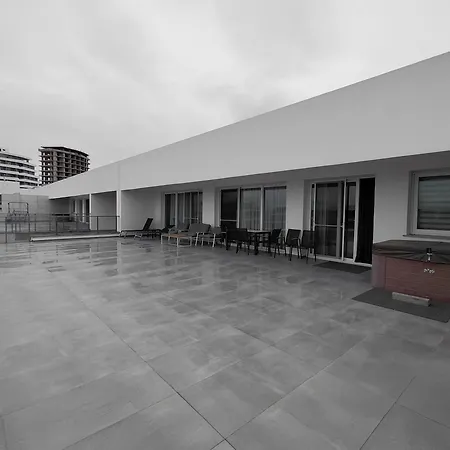 Courtyard Long 3*