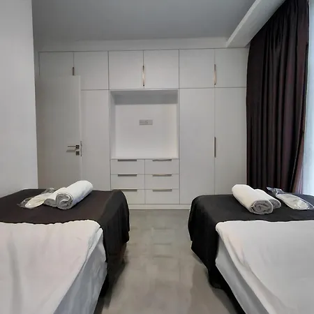 Courtyard Long Hotel 3*