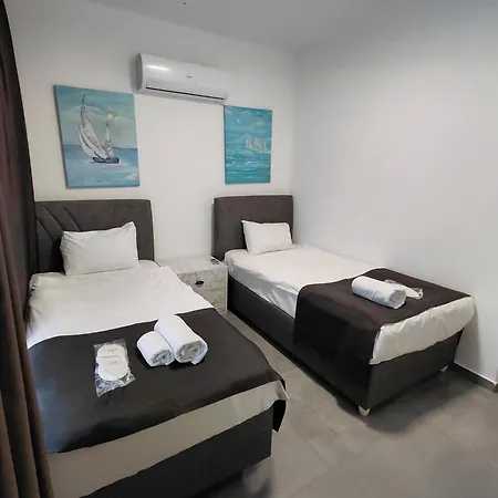 Courtyard Long 3*