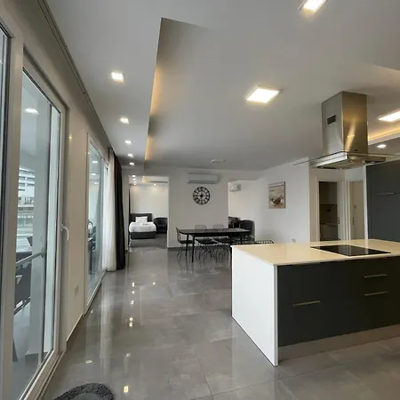 Courtyard Long 3*