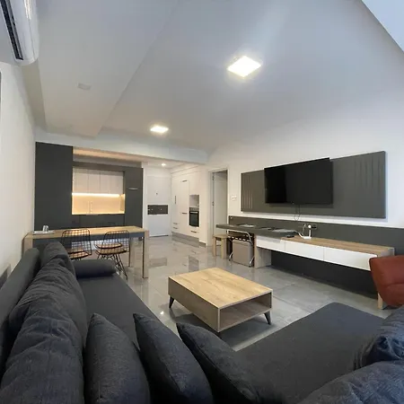 Courtyard Long 3*