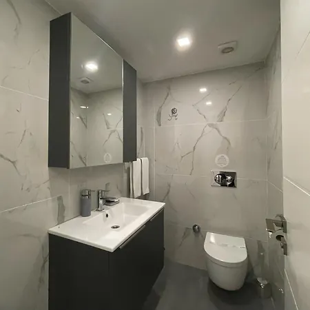 Courtyard Long Hotel 3*