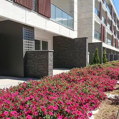 Courtyard Long Ξενοδοχείο 3*