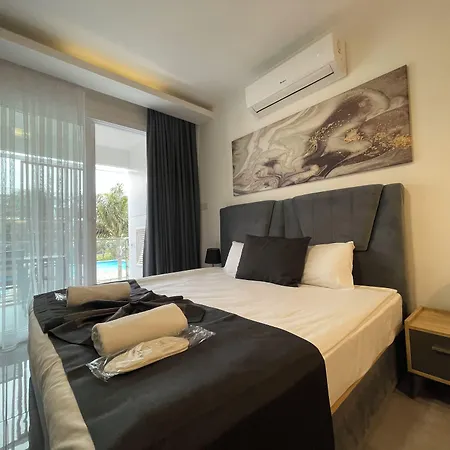 Courtyard Long 3*