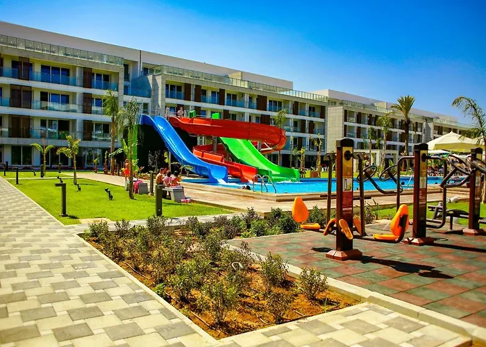 Hotel Courtyard Long 3*