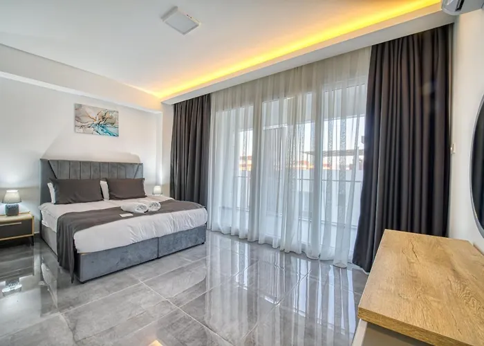 Hotel Courtyard Long