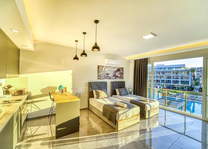 Courtyard Long Hotel 3*