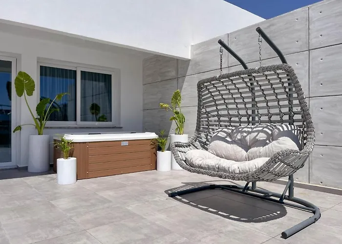 Hotel Courtyard Long 3*