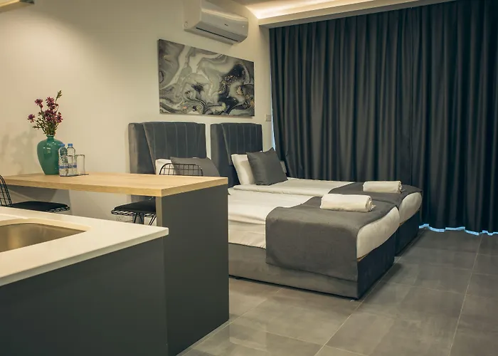 Courtyard Long Hotel 3*